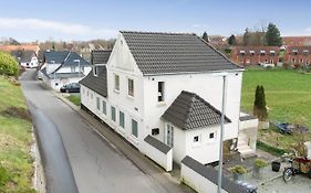 210 m2 hus til 8 gæster - 5 km fra nyt stort vandland